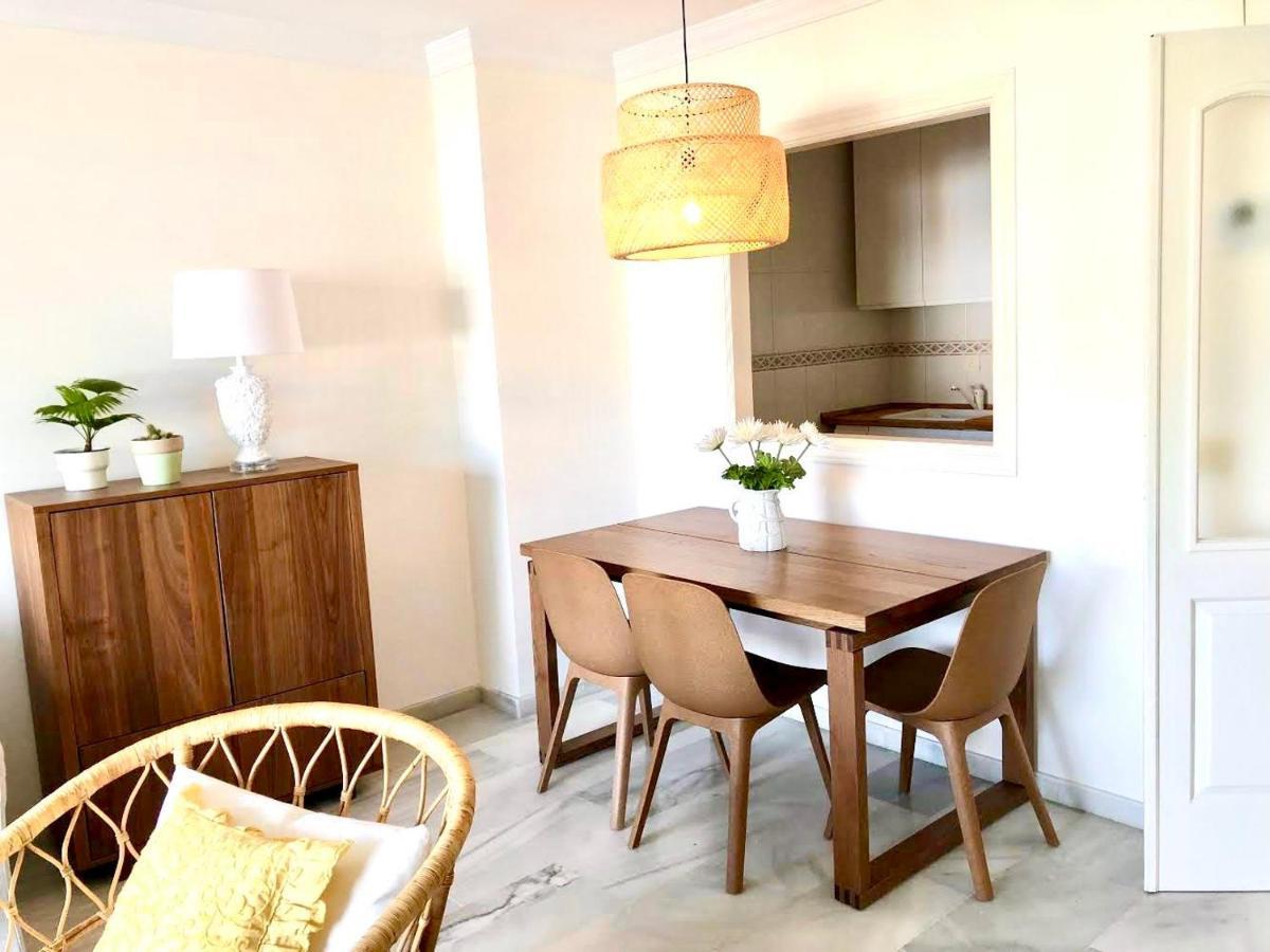 Inspiring Apartment In Carihuela Beach Torremolinos Exteriör bild