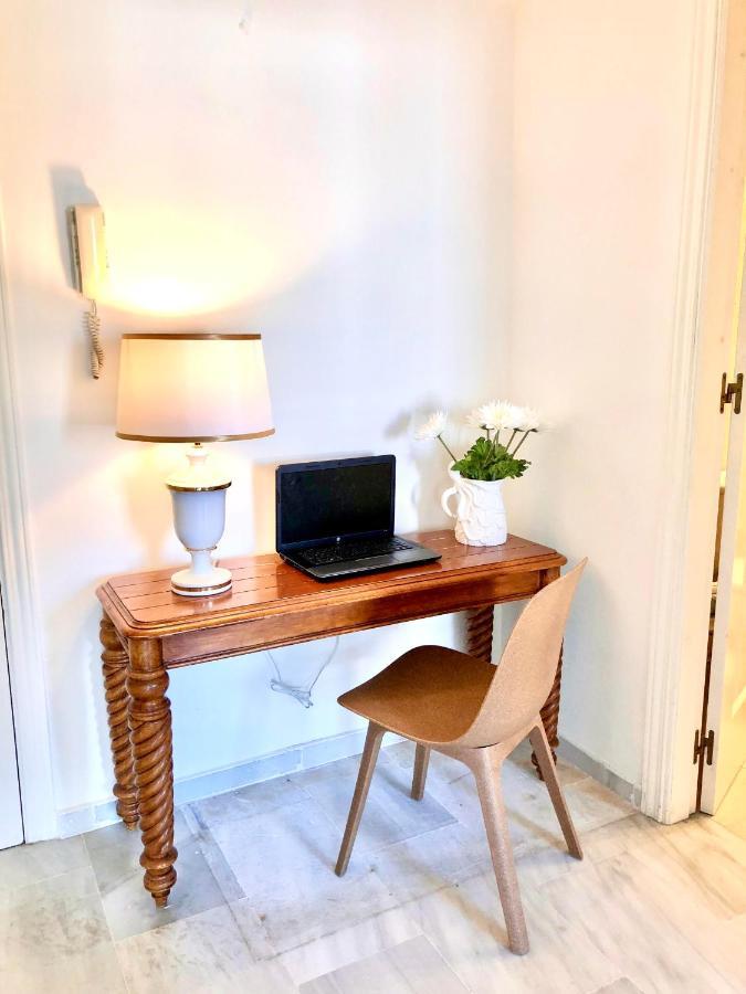 Inspiring Apartment In Carihuela Beach Torremolinos Exteriör bild