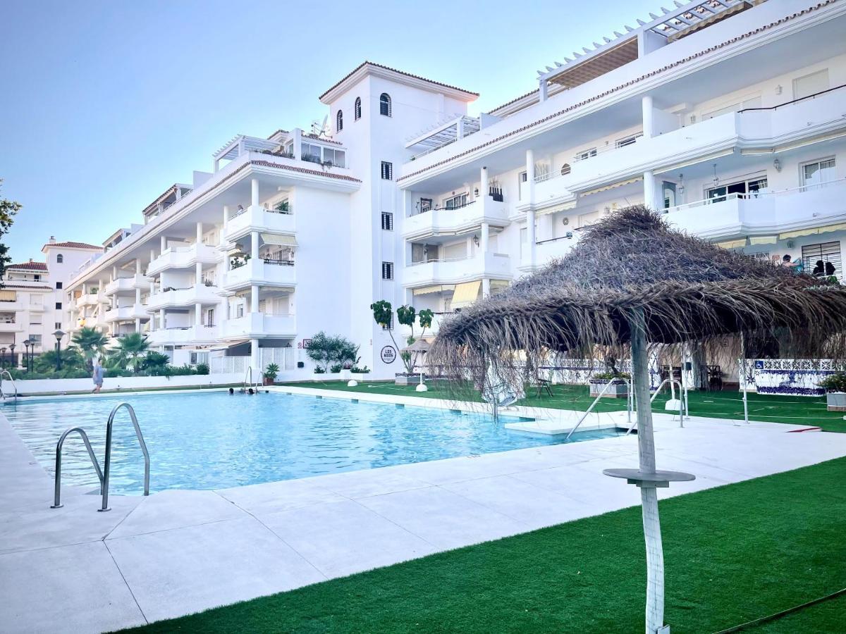 Inspiring Apartment In Carihuela Beach Torremolinos Exteriör bild